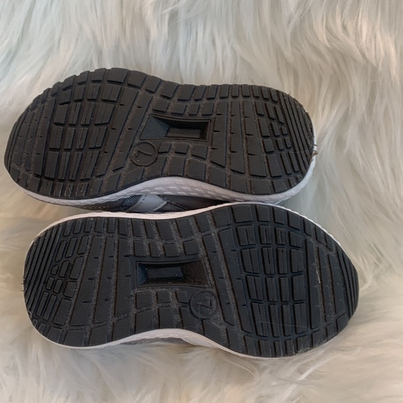 Toddler Cat & Jack Sneakers - Picture 4 of 4